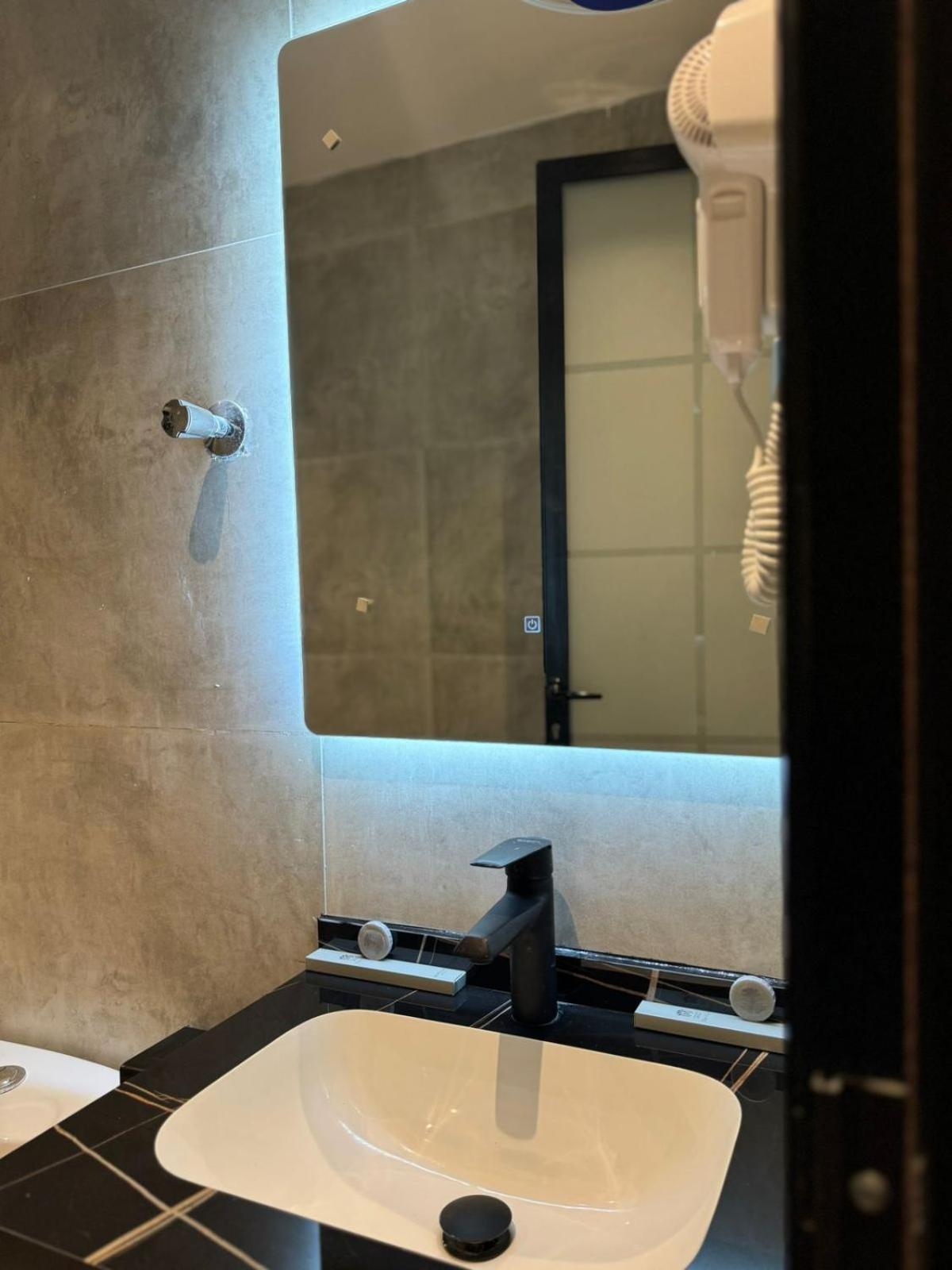 ريح بالك Hotel Дамам Екстериор снимка